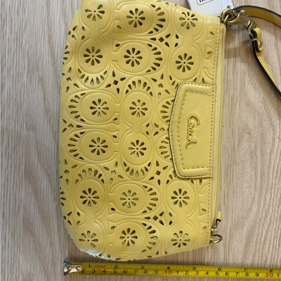 NWT Coach Yellow Floral Cutout Wristlet - Picture 6 of 10